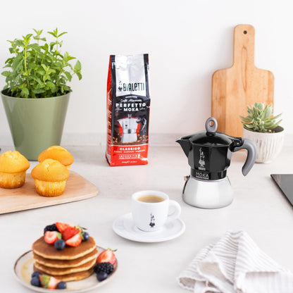 Bialetti Caffettiera Moka Induction, 2 Tazze (100 ml), Adatta a Tutti i piani cottura, Design Elegante, Nero