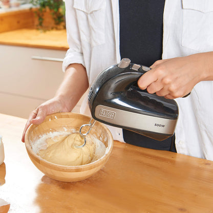 BLACK+DECKER BXMX500E - Sbattitore elettrico da 500W, 2 ganci per impastare, 2 fruste per montare, smontabili, 5 velocità + turbo