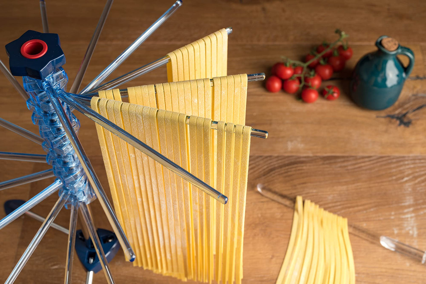 Marcato Stendi Pasta Fresca, Secca Pasta, Essiccatore per Pasta Fresca, Pieghevole, Salvaspazio, 16 Braccia, Fino a 2 Kg di Pasta, Accessorio da Cucina, Made in Italy. Modello: Tocapasta, Blu