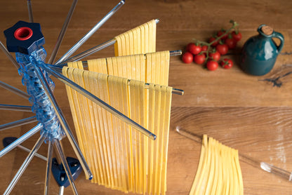Marcato Stendi Pasta Fresca, Secca Pasta, Essiccatore per Pasta Fresca, Pieghevole, Salvaspazio, 16 Braccia, Fino a 2 Kg di Pasta, Accessorio da Cucina, Made in Italy. Modello: Tocapasta, Blu
