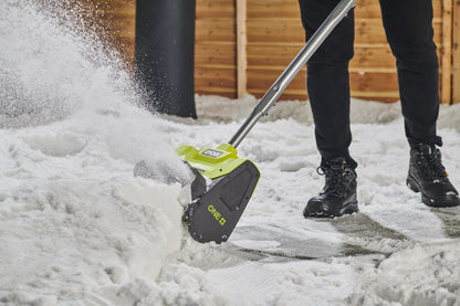 Ryobi RY18ST25A-0, Spazzaneve a Batteria 18V One+, Fresa per Neve con Larghezza di Lavoro 25 cm, Profondità di sgombero 15 cm con Lama in Plastica, Maniglia Regolabile e Impugnatura Ergonomica