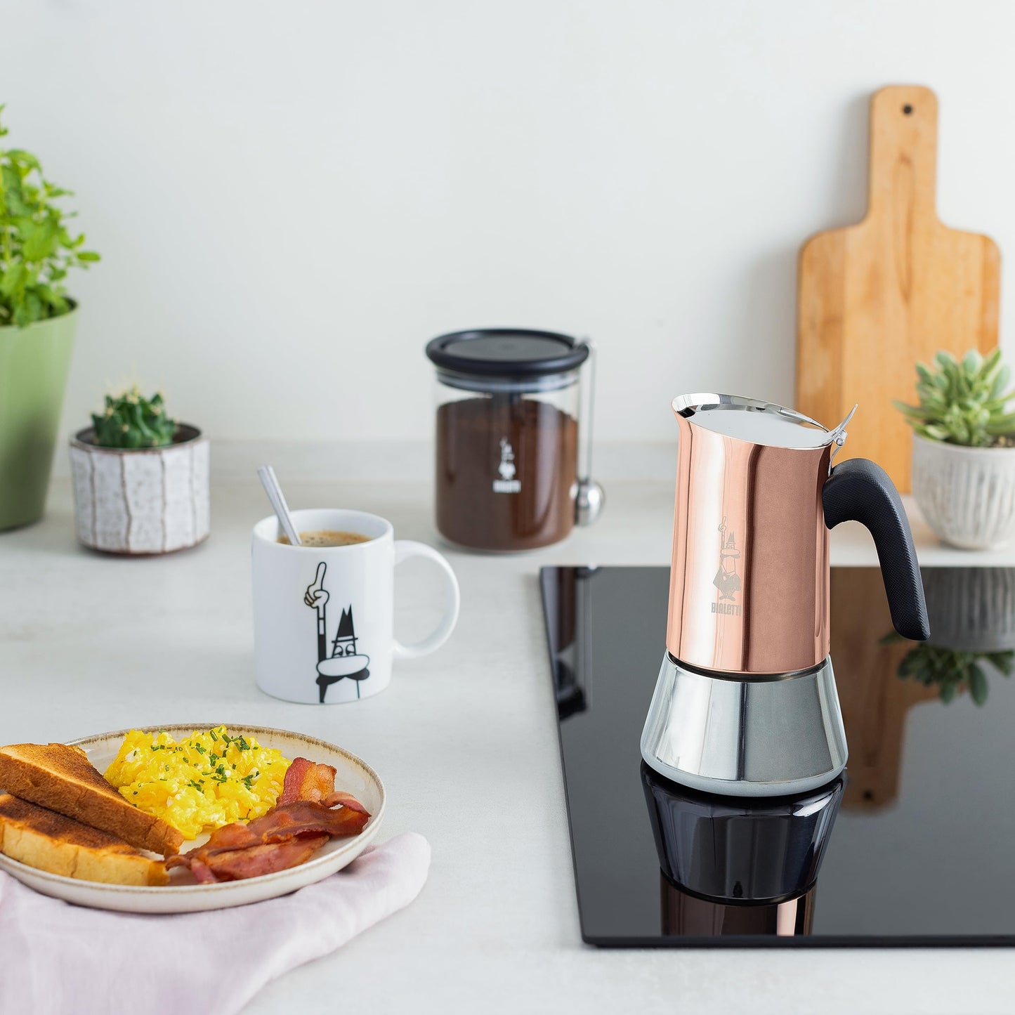 Bialetti Caffettiera New Venus Bronze 4 Tazze, Manico anti scottatura, Adatta a Induzione, 4 Tazze (170 ml), Acciaio Inossidabile, Bronzo