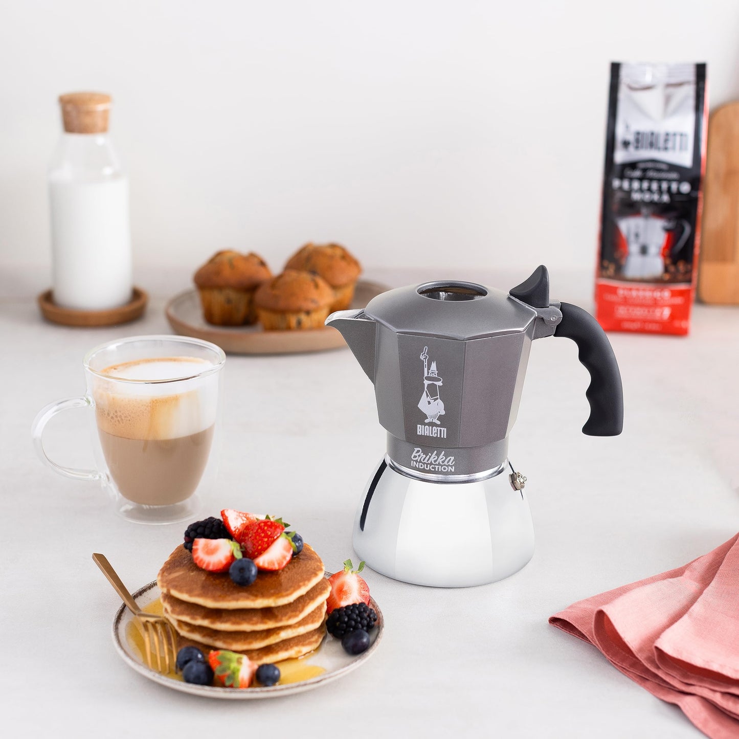 Bialetti Macchina da caffè a induzione Brikka, 4 tazze (170 ml), espresso stile bar, adatta a tutti i tipi di fornelli, design elegante