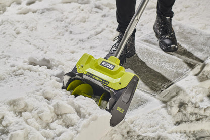 Ryobi RY18ST25A-0, Spazzaneve a Batteria 18V One+, Fresa per Neve con Larghezza di Lavoro 25 cm, Profondità di sgombero 15 cm con Lama in Plastica, Maniglia Regolabile e Impugnatura Ergonomica