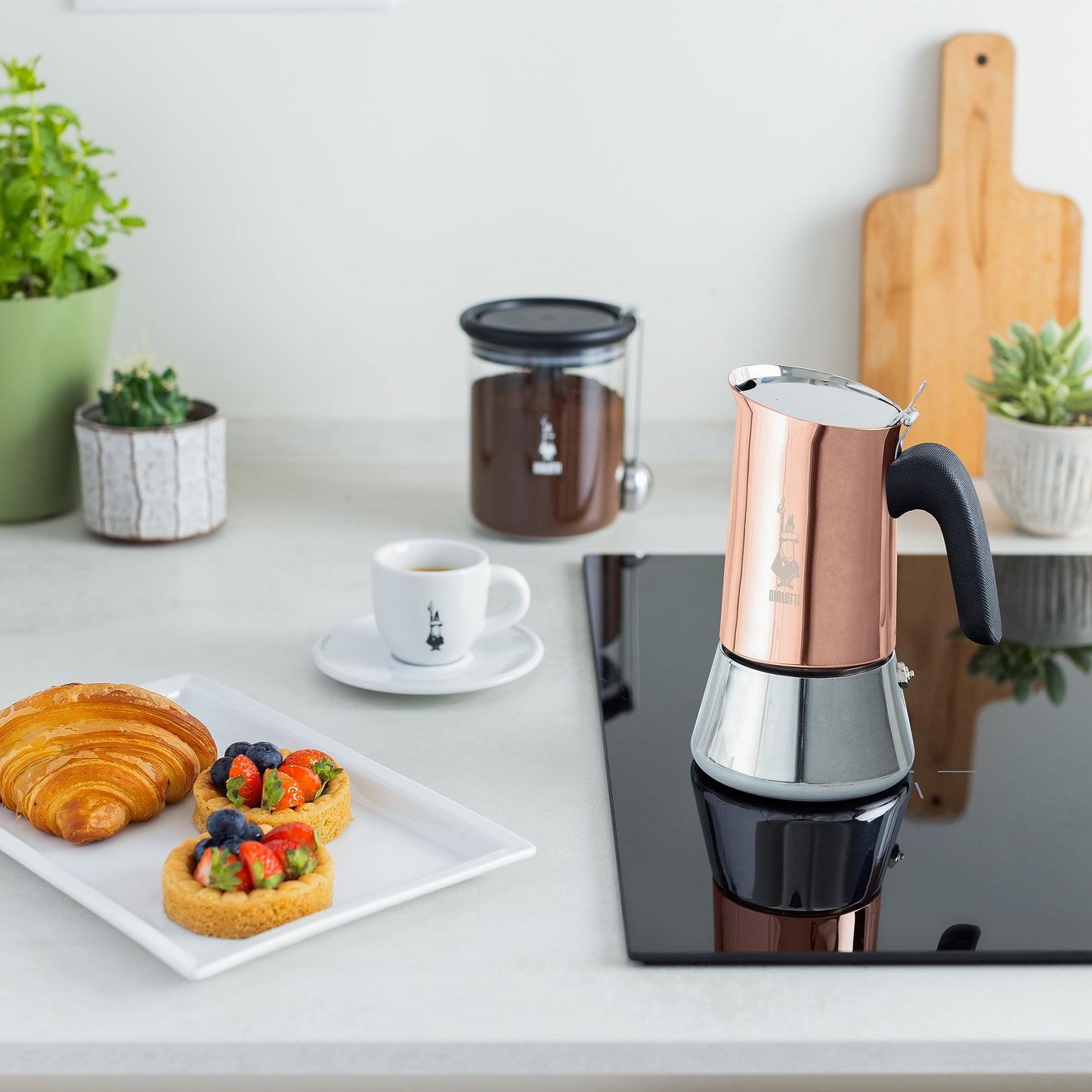 Bialetti Caffettiera New Venus Bronze 4 Tazze, Manico anti scottatura, Adatta a Induzione, 4 Tazze (170 ml), Acciaio Inossidabile, Bronzo