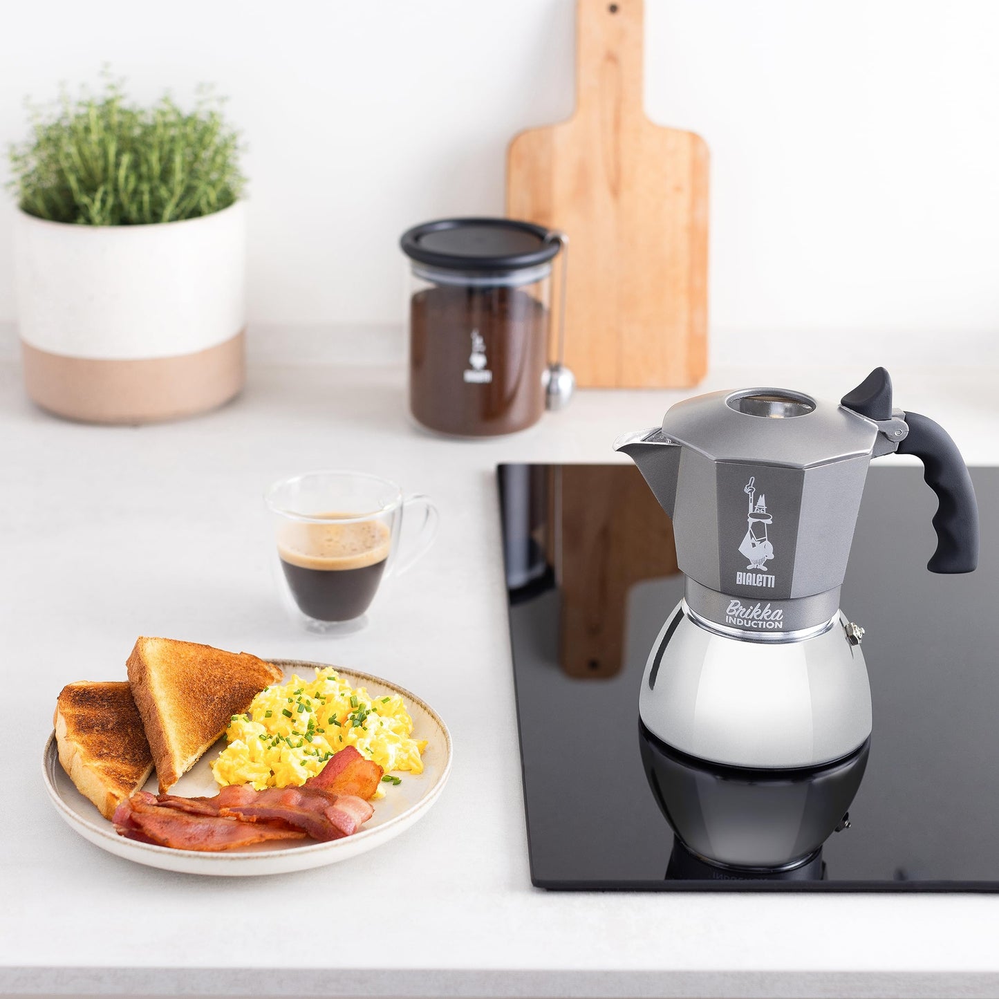 Bialetti Macchina da caffè a induzione Brikka, 4 tazze (170 ml), espresso stile bar, adatta a tutti i tipi di fornelli, design elegante