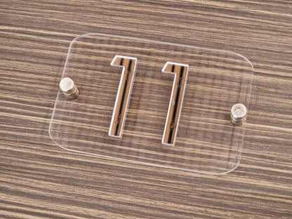 Targa con Numero Civico in Plexiglass Trasparente 15x10 cm, Numeri Specchiati per Esterno e Interno Moderno Elegante | Spessore 3mm. Distanziatori da 25mm Inclusi | Targa Civica di Design