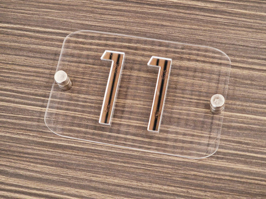 Targa con Numero Civico in Plexiglass Trasparente 15x10 cm, Numeri Specchiati per Esterno e Interno Moderno Elegante | Spessore 3mm. Distanziatori da 25mm Inclusi | Targa Civica di Design
