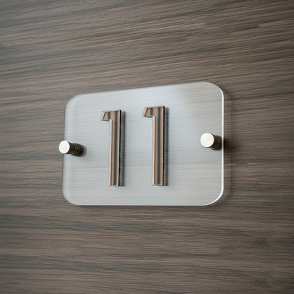 Targa con Numero Civico in Plexiglass Trasparente 15x10 cm, Numeri Specchiati per Esterno e Interno Moderno Elegante | Spessore 3mm. Distanziatori da 25mm Inclusi | Targa Civica di Design